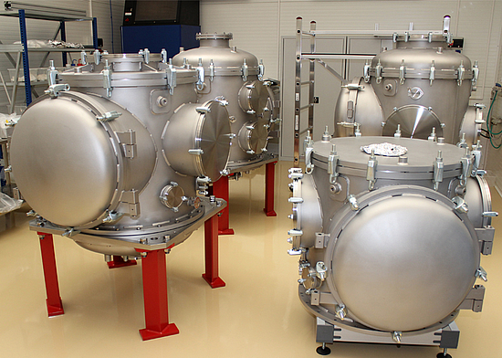 Project ELI Beamlines facility: L2 Amos beamline vacuum chambers
